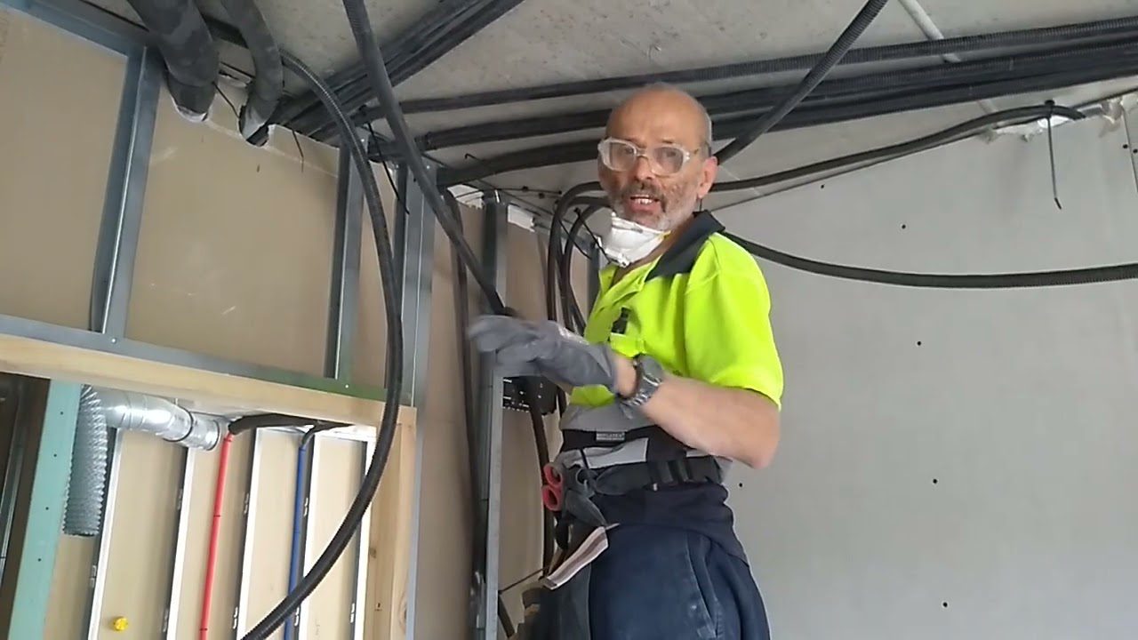 MONTAJE DE INSTALACIONES ELÉCTRICAS EN EDIFICIOS DE VIVIENDAS