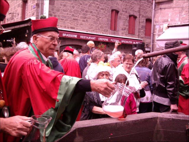 La-Fete-de-la-Myrtille-en-Besse-et-Saint-Anastaise-Sabor-y-Tradicion-en-Auvernia - Haznoticia.com La Fête de la Myrtille en Besse-et-Saint-Anastaise: Sabor y Tradición en Auvernia